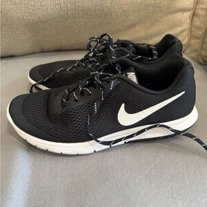 Nike Women’s  Black and White Athletic Shoes